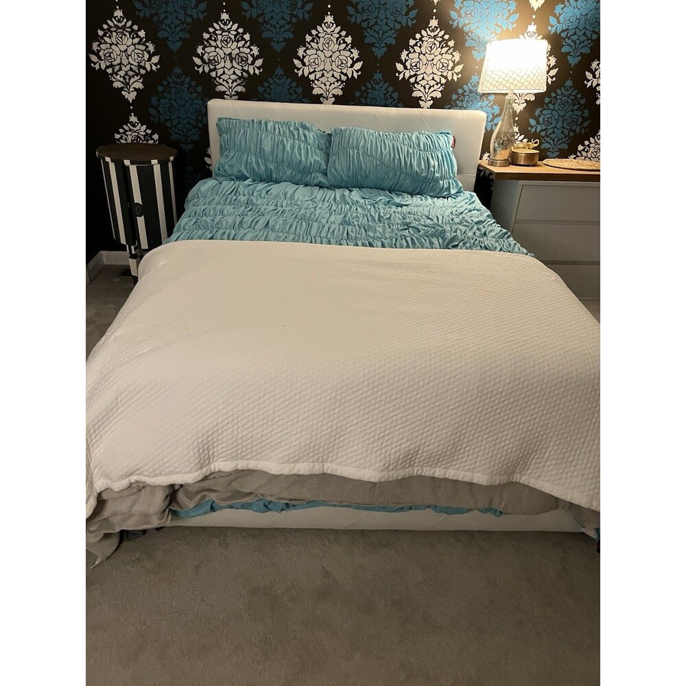Pottery Barn Reversible Blanket Full Queen 92x92 White Textured Plush Cozy